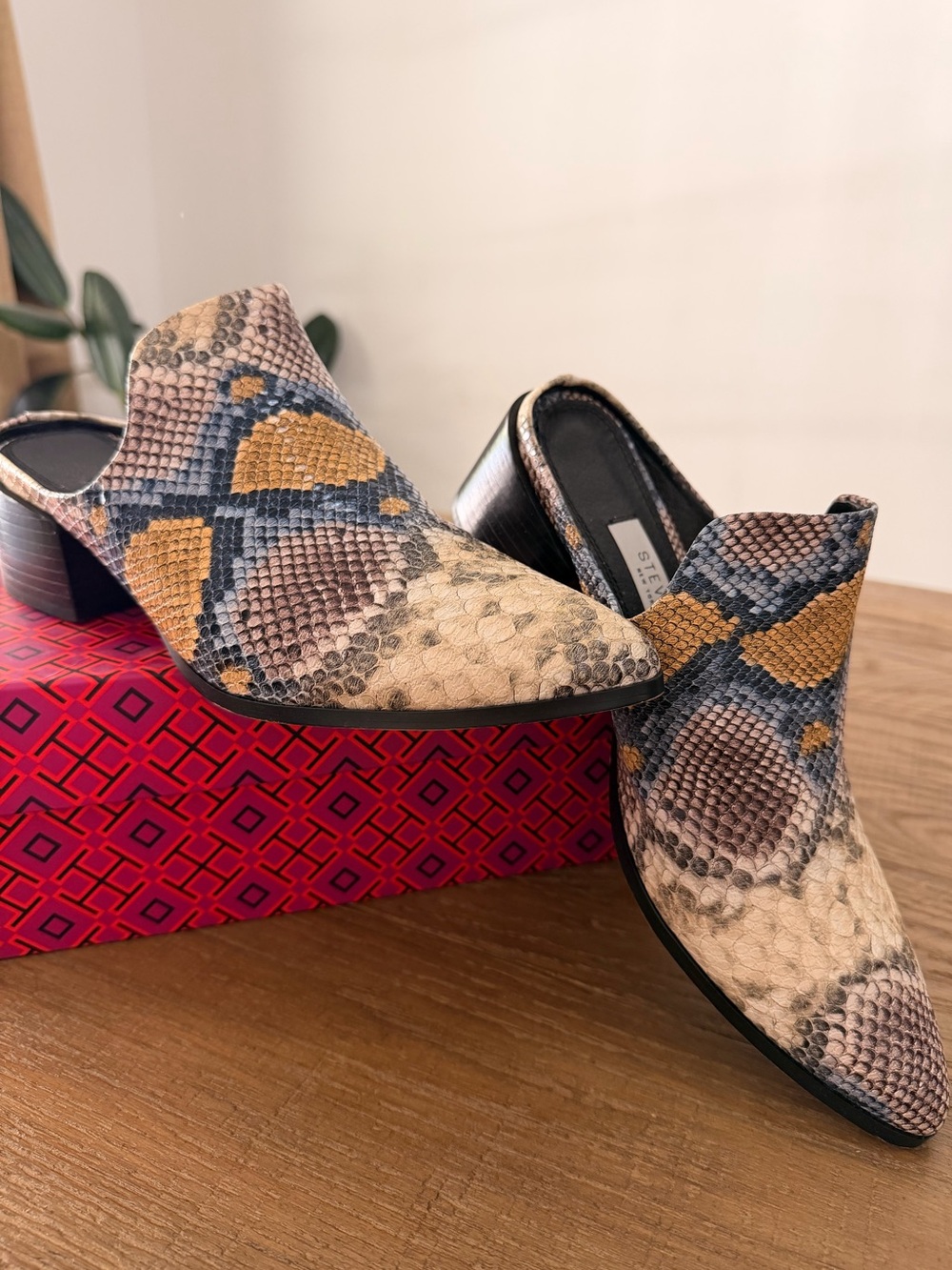 New Steven New York Deandra Snakeskin Embossed Heeled Mule